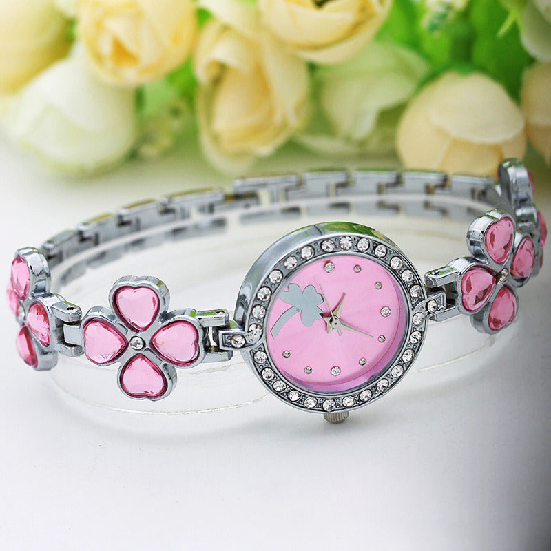 Four-Leaf Clover Women's Wristwatch by Quartz